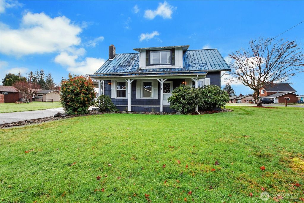 Photo of 1005 Cedar Street E, Montesano, WA 98563 (MLS # 2469091)