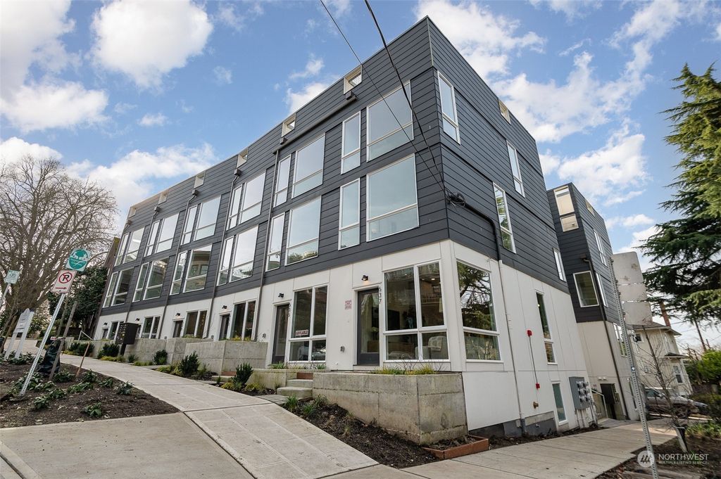 Photo of 637 13th Avenue E, Seattle, WA 98102 (MLS # 2323514)