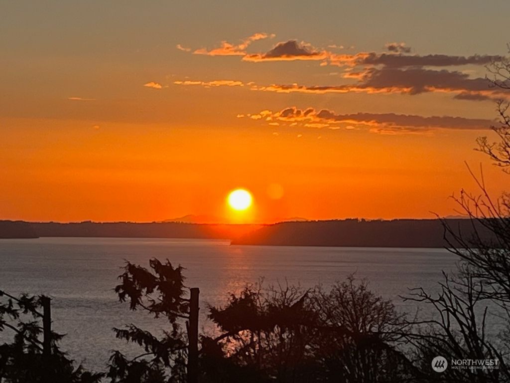 Photo of 30227 25th Avenue SW, Federal Way, WA 98023 (MLS # 1972892)