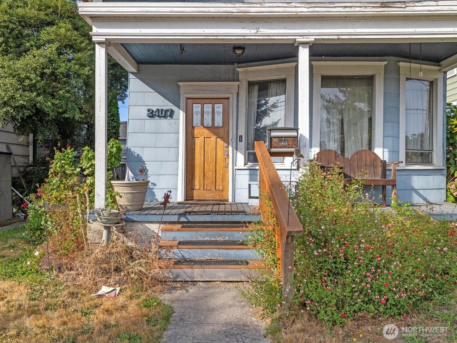 2407 Everett Avenue
