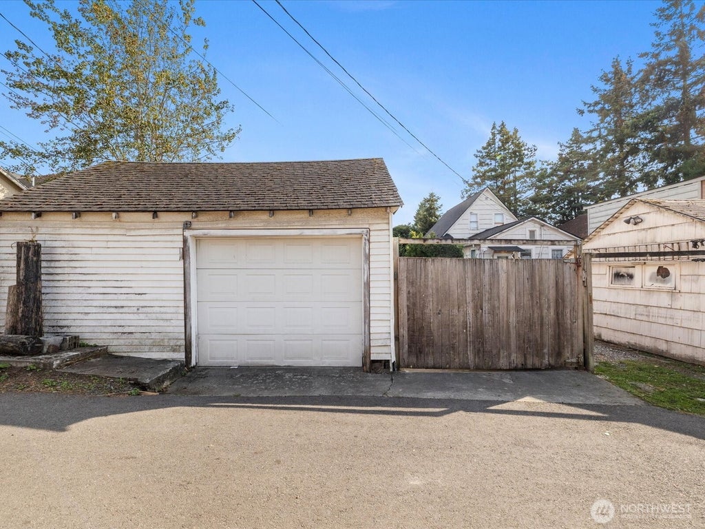 Photo of 2407 Everett Avenue, Everett, WA 98201 (MLS # 2580305)