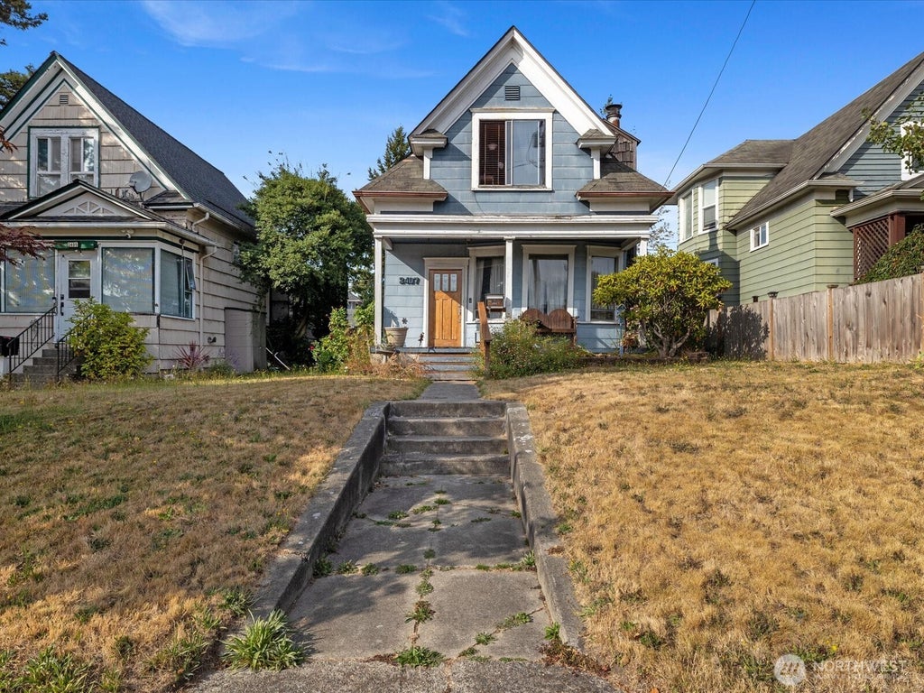 Photo of 2407 Everett Avenue, Everett, WA 98201 (MLS # 2580305)