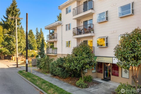 Photo of 12056 15th Avenue NE #C2, Seattle, WA 98125 (MLS # 2586145)