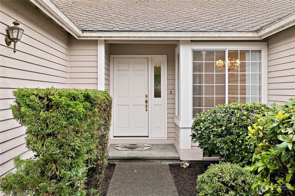 Photo of 33409 12th Avenue SW, Federal Way, WA 98023 (MLS # 2307379)