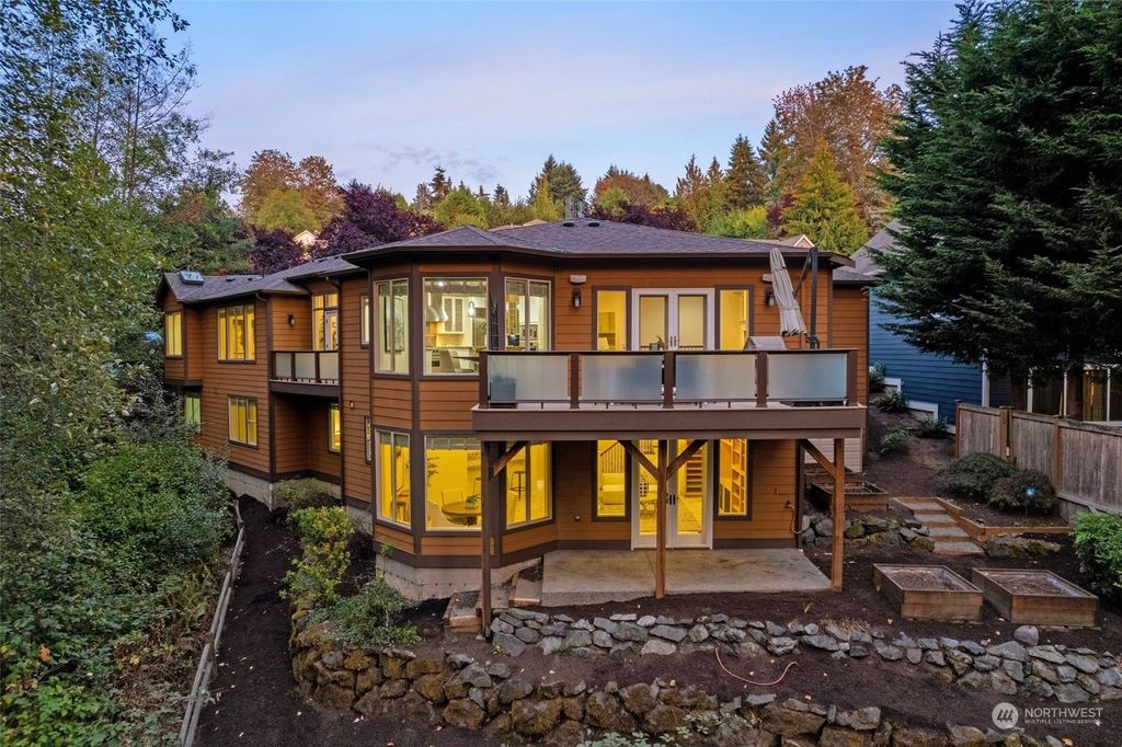 Photo of 11008 NE 104th Street, Kirkland, WA 98033 (MLS # 1999173)