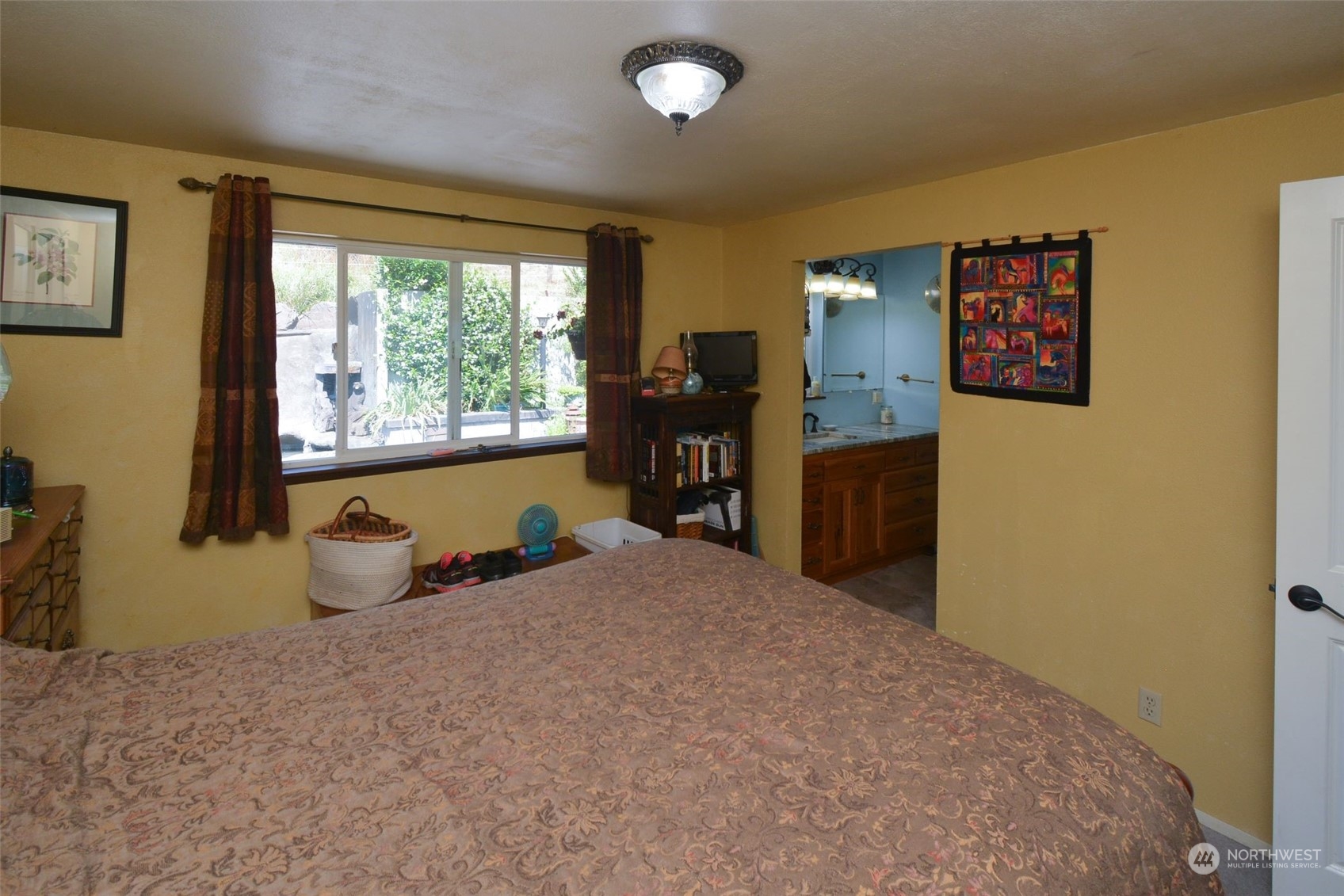 828 Lincoln Creek Road