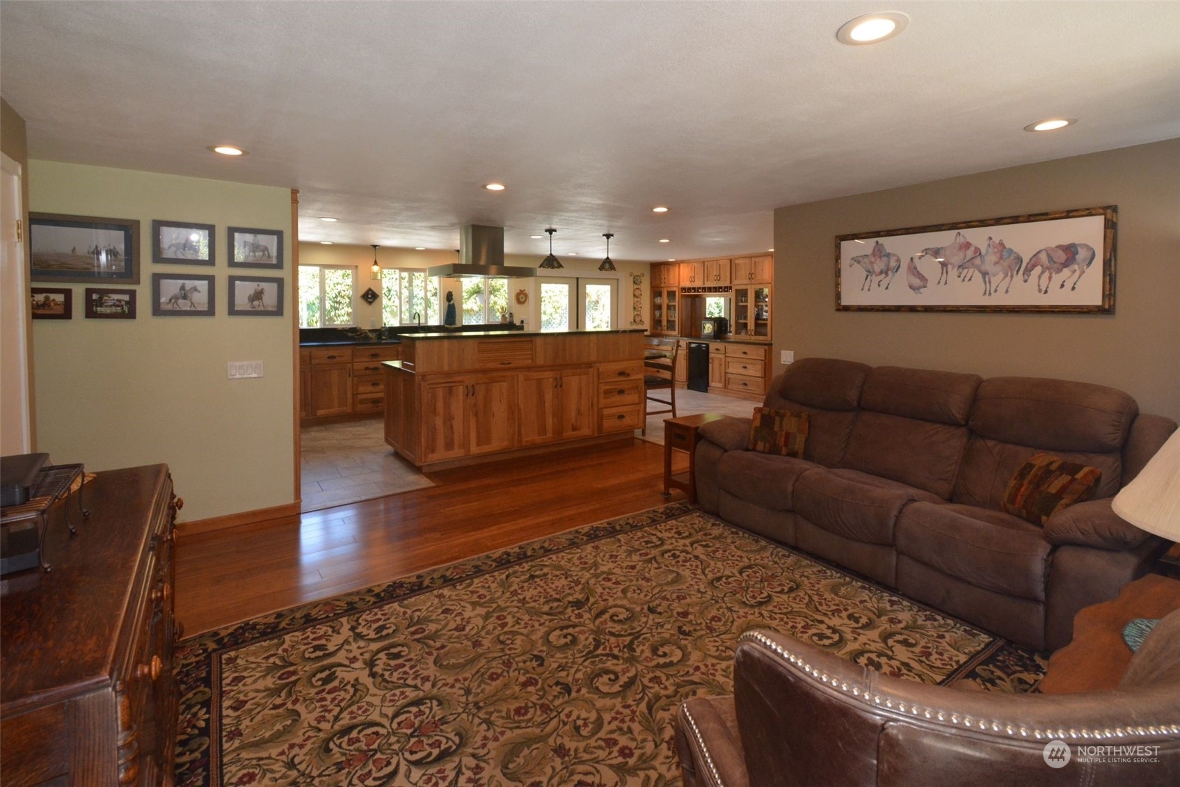 828 Lincoln Creek Road