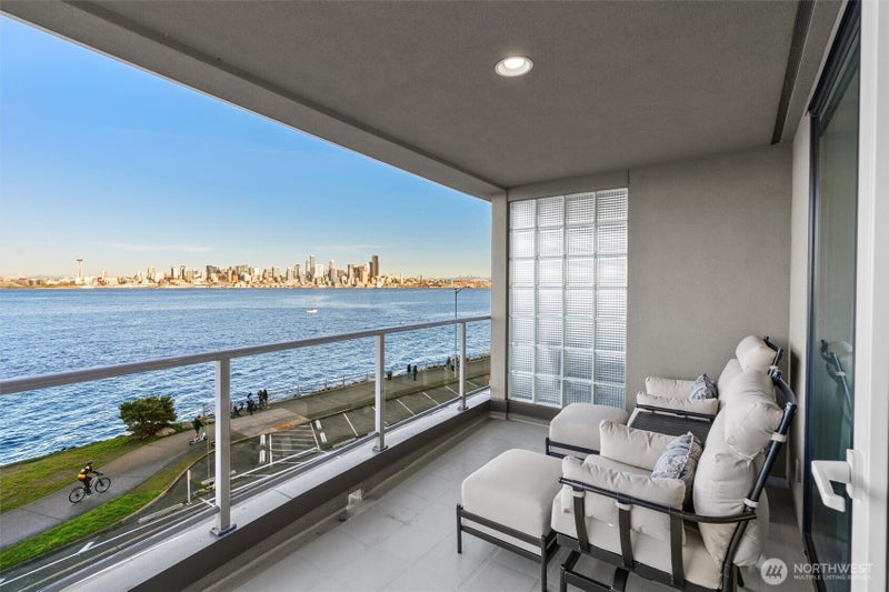 1005 Harbor Avenue SW 400