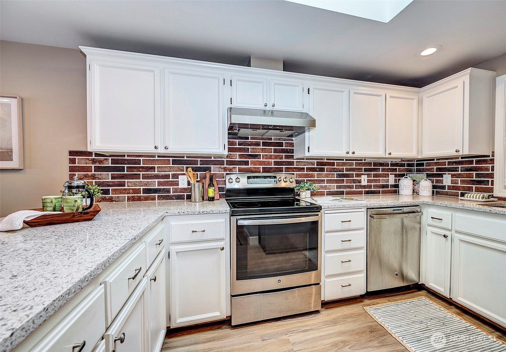 432 3rd Avenue S B203