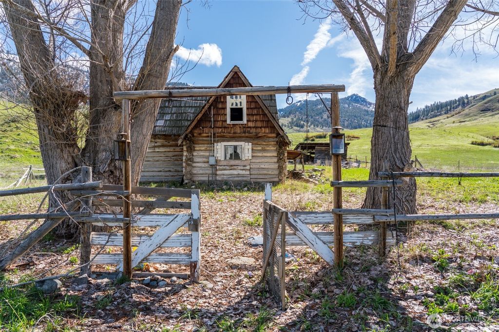 Photo of 7993 Nahahum Canyon Road, Cashmere, WA 98815 (MLS # 2482350)