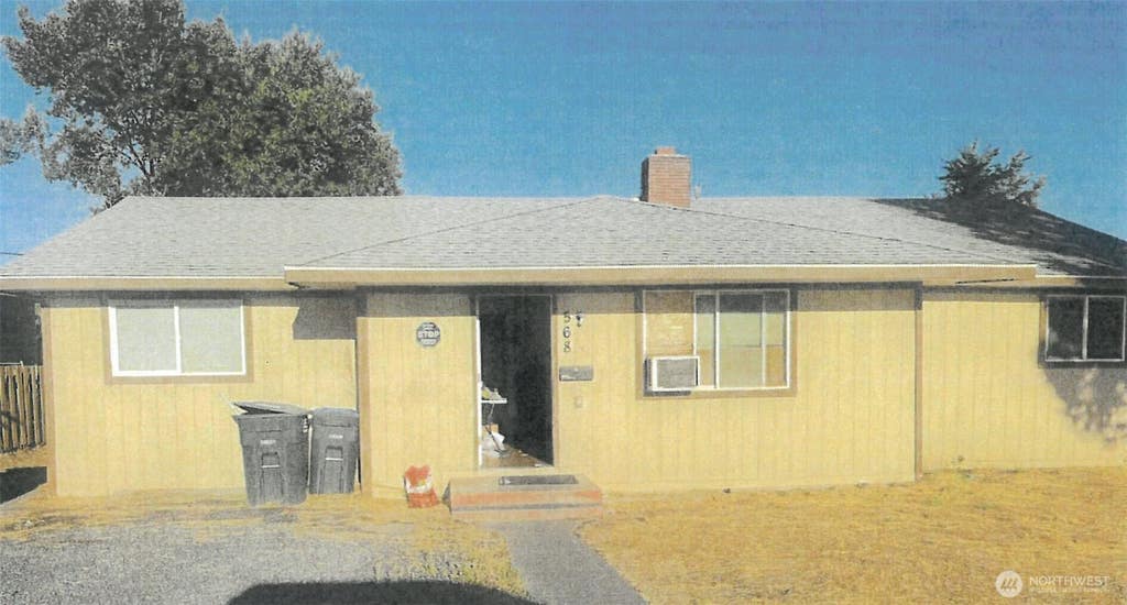 Photo of 568 S Grand Drive, Moses Lake, WA 98837 (MLS # 2554663)