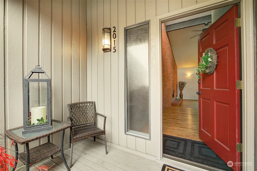 Photo of 2015 210th Circle NE #B31, Sammamish, WA 98074 (MLS # 2180742)