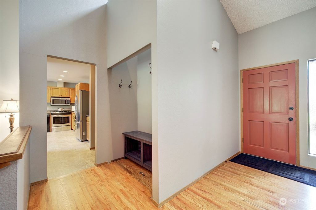 Photo of 2015 210th Circle NE #B31, Sammamish, WA 98074 (MLS # 2180742)