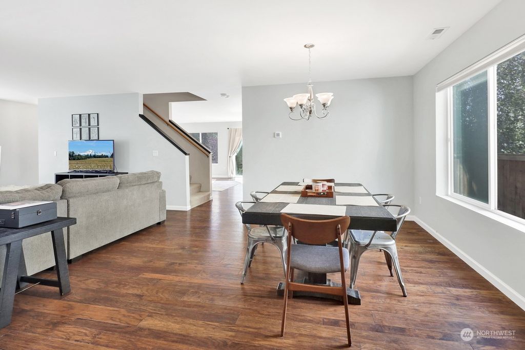 listing image 9362232341053809474
