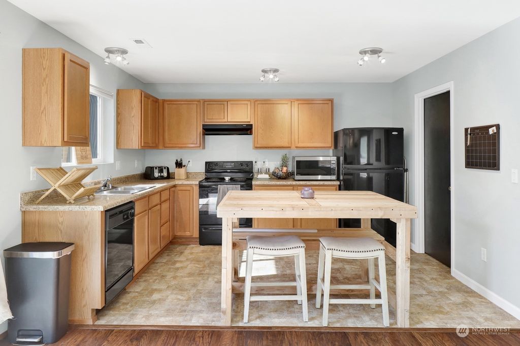 listing image 9367276011737296344