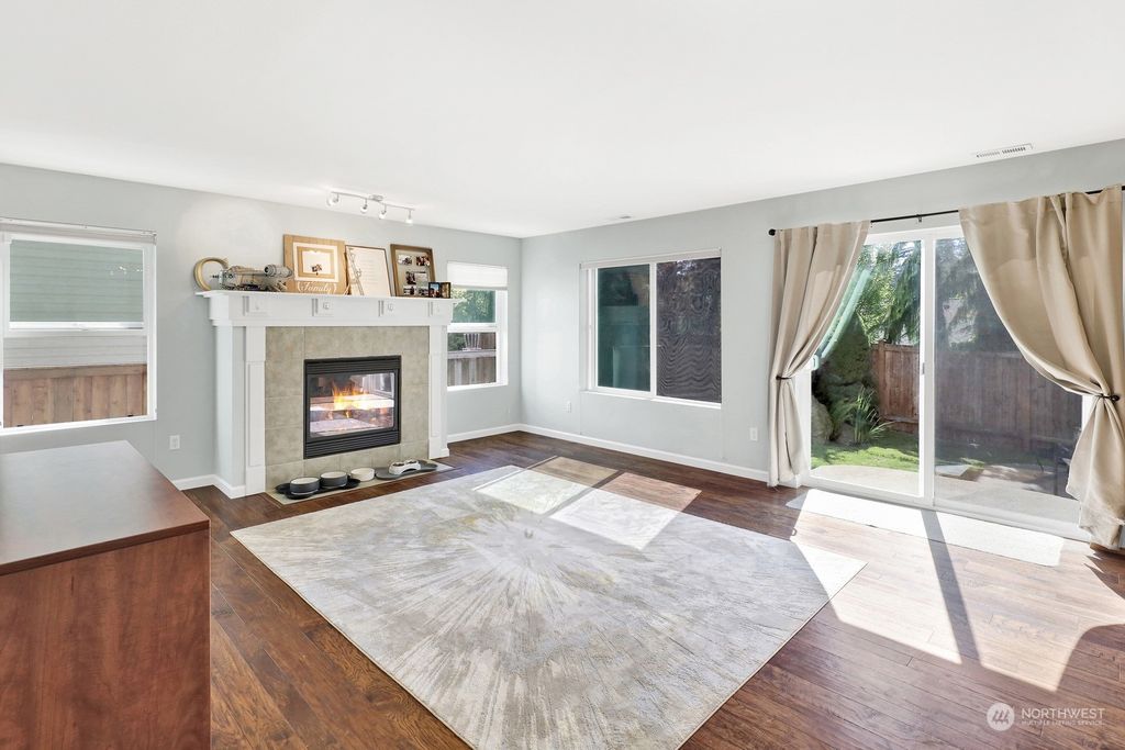 listing image 9365478225142375554