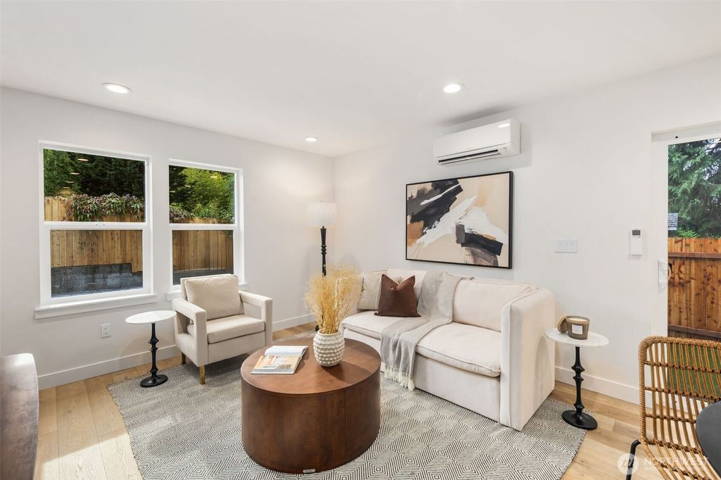 Photo of 840 NE 100th Street #B, Seattle, WA 98125 (MLS # 2394440)