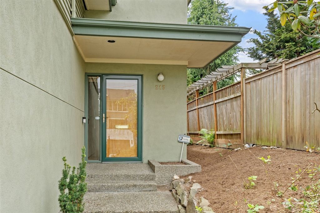 Photo of 215 Newton Street, Seattle, WA 98109 (MLS # 2239305)