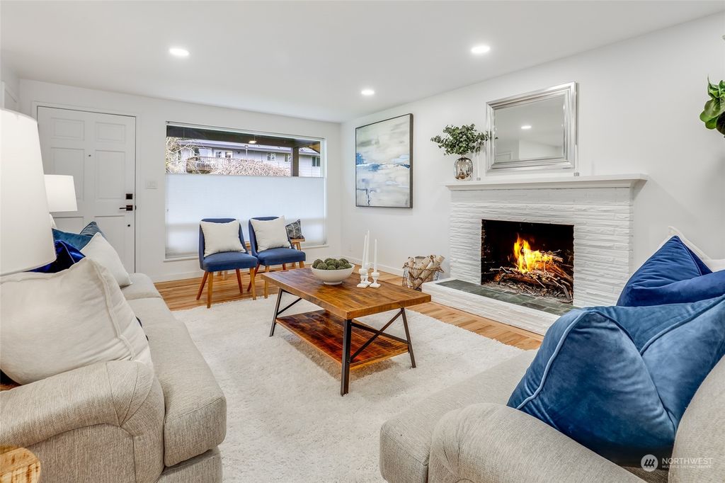 Photo of 11714 12th Avenue NE, Seattle, WA 98125 (MLS # 2323021)