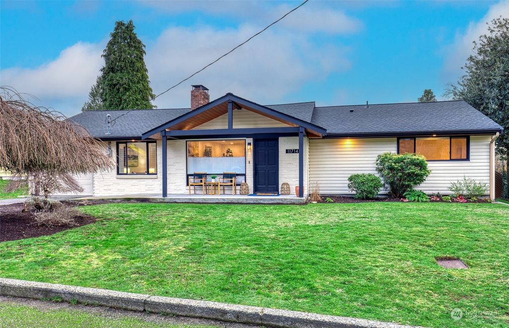 Photo of 11714 12th Avenue NE, Seattle, WA 98125 (MLS # 2323021)