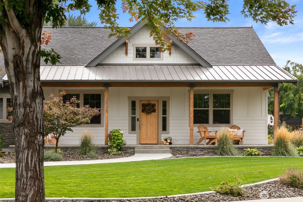 Photo of 2535 Tuscany Lane Ln, Malaga, WA 98828 (MLS # 2492600)