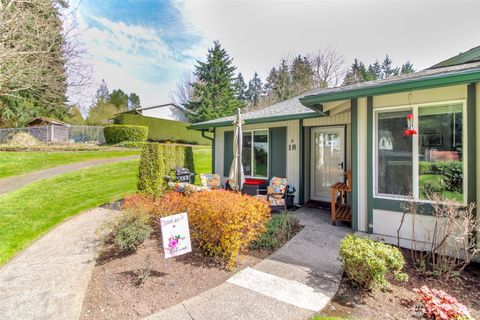 Photo of 527 S 323rd Place #18B, Federal Way, WA 98003 (MLS # 2499993)