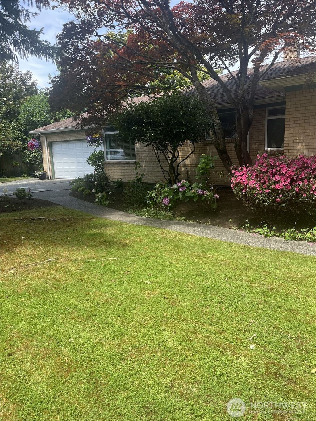 Photo of 6034 SE 22nd Street, Mercer Island, WA 98040 (MLS # 2526405)