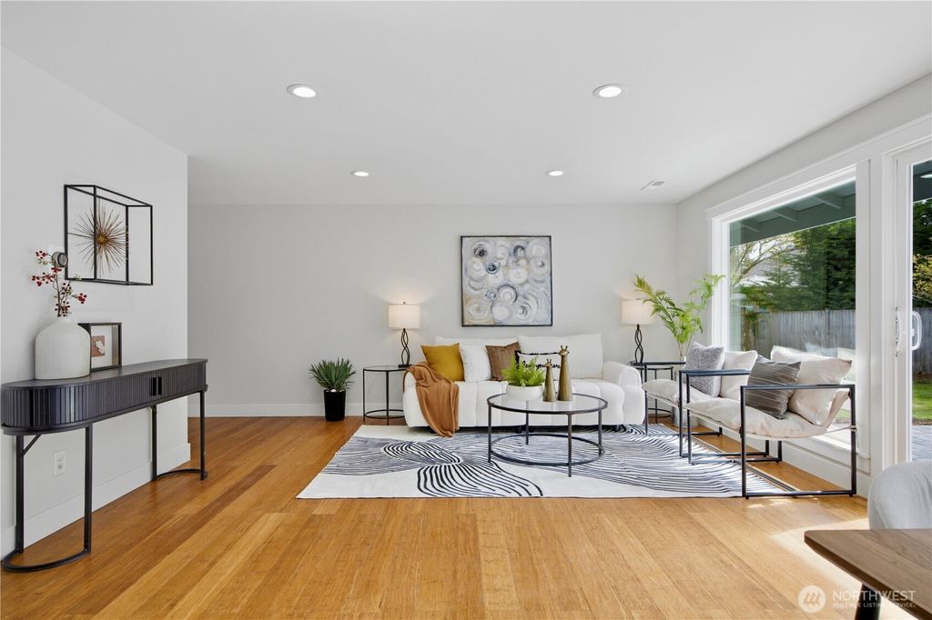 Photo of 6516 122nd Place SE, Bellevue, WA 98006 (MLS # 2506522)