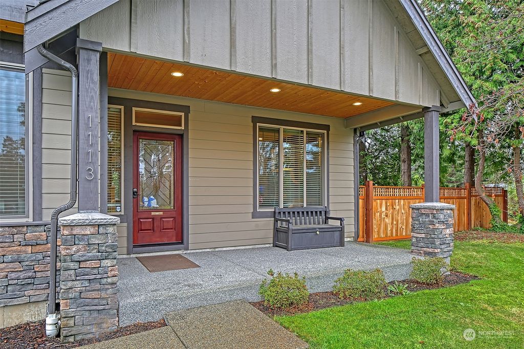 Photo of 1113 S 258th Street, Des Moines, WA 98198 (MLS # 2036345)