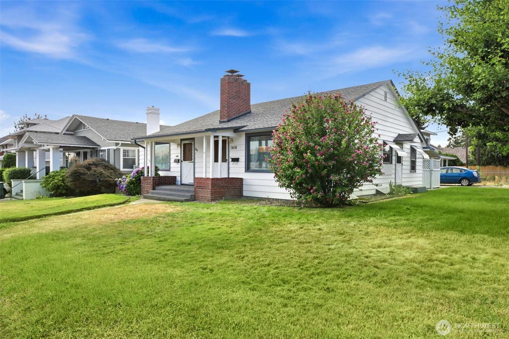 Photo of 1414 W Yakima Avenue, Yakima, WA 98902 (MLS # 2553676)