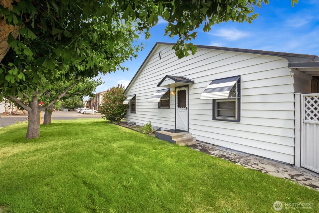 Photo of 1414 W Yakima Avenue, Yakima, WA 98902 (MLS # 2553676)