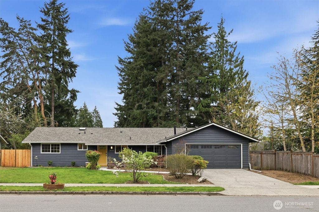 Photo of 16111 NE 100th Street, Redmond, WA 98052 (MLS # 2507737)