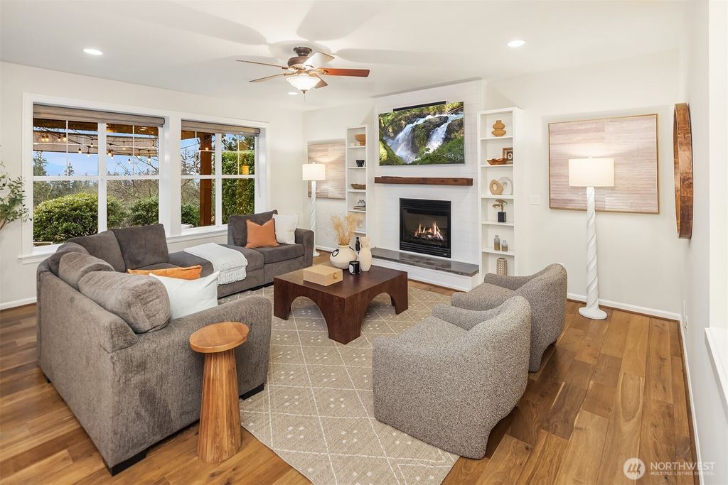 Photo of 1485 24th Avenue NE, Issaquah, WA 98029 (MLS # 2487159)