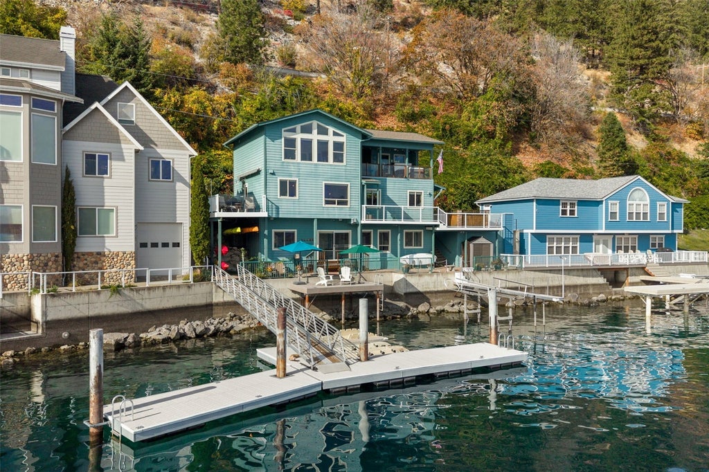 Photo of 9810 S Lakeshore Road, Chelan, WA 98816 (MLS # 2597382)