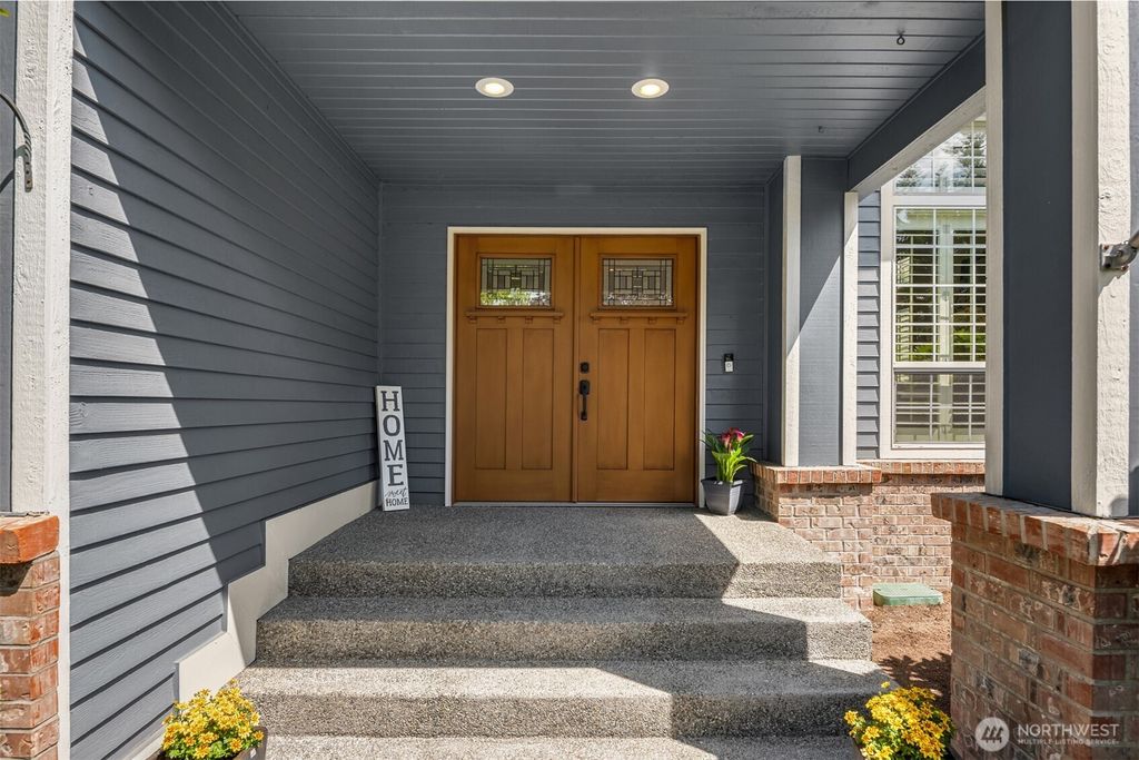 Photo of 23976 SE 40th Place, Sammamish, WA 98029 (MLS # 2388061)