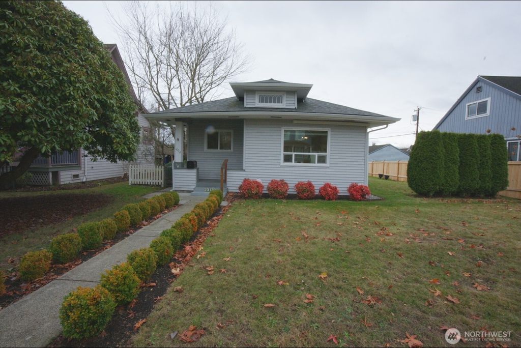 Photo of 2313 Maple Street, Everett, WA 98201 (MLS # 2461748)