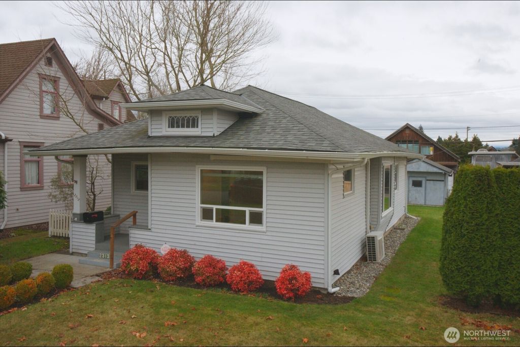 Photo of 2313 Maple Street, Everett, WA 98201 (MLS # 2461748)