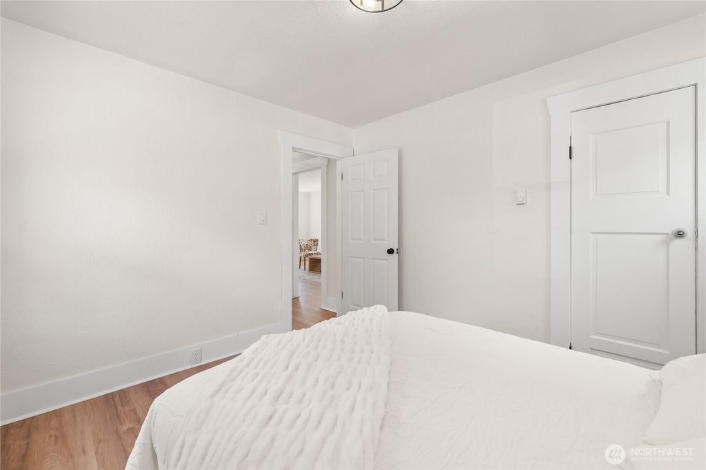 Photo of 102 12th Street SW, Puyallup, WA 98371 (MLS # 2509240)