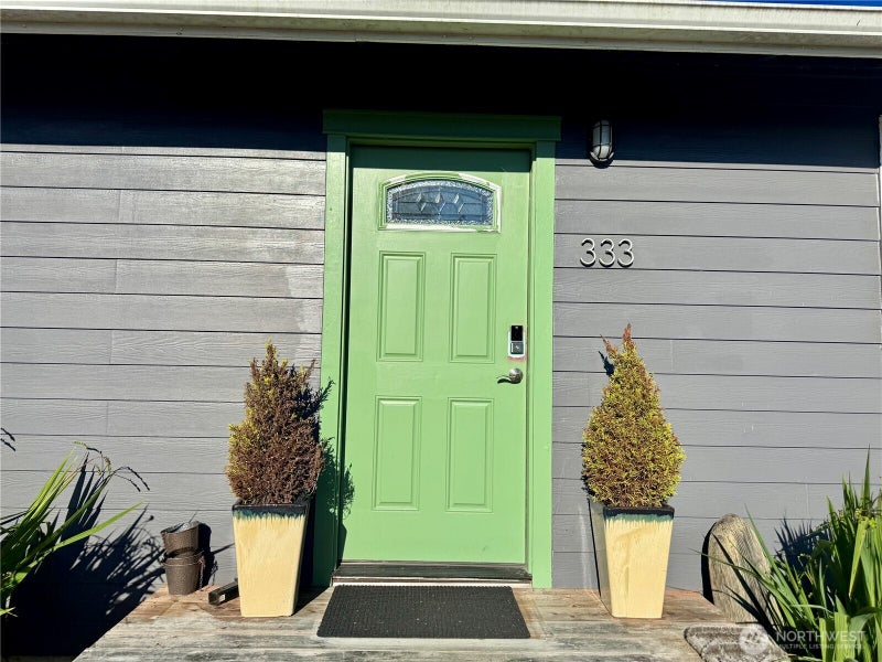 333 Canal Drive NE