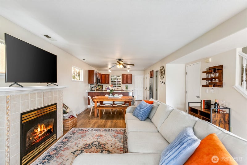 3964 Broadmoor Loop NE