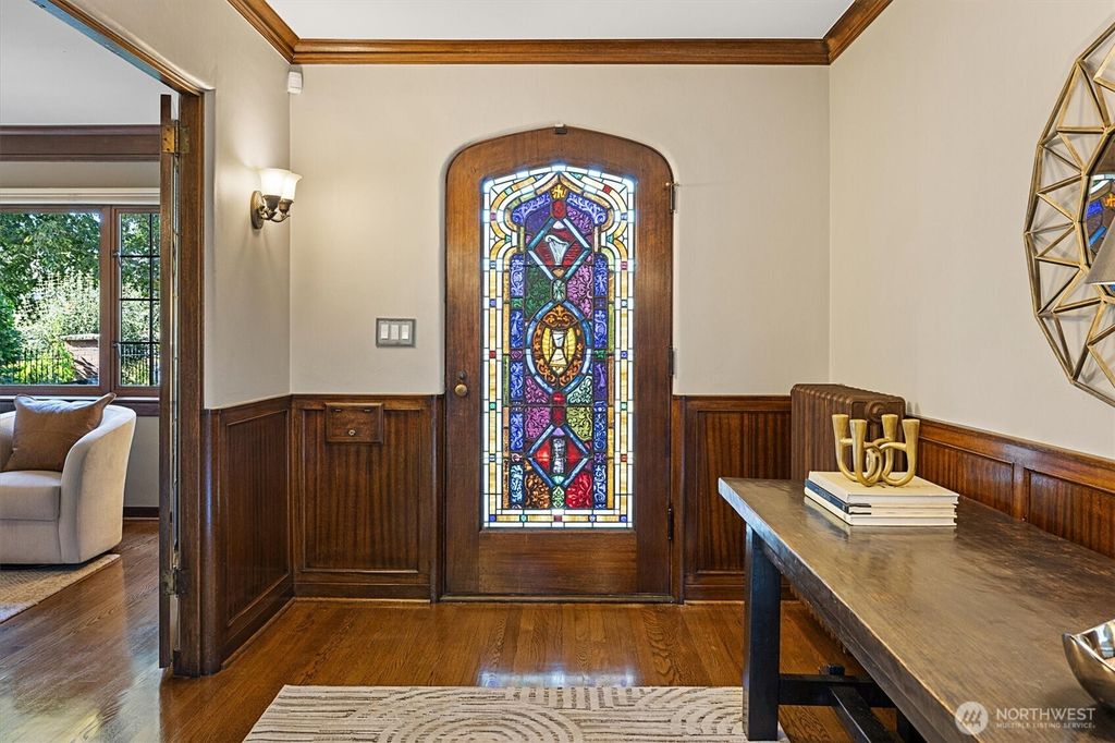 Photo of 2231 E Lake Washington Boulevard, Seattle, WA 98112 (MLS # 2343129)