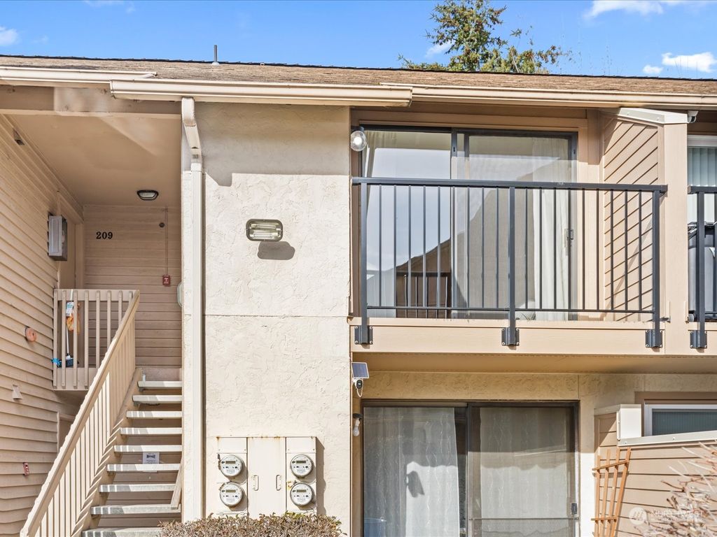 Photo of 12434 Ambaum Boulevard SW #B210, Burien, WA 98146 (MLS # 2040547)