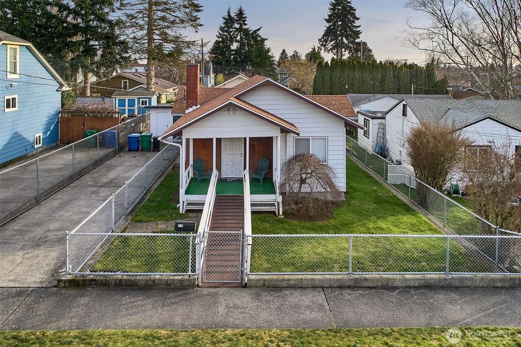 Photo of 725 N 88th Street, Seattle, WA 98103 (MLS # 2347976)