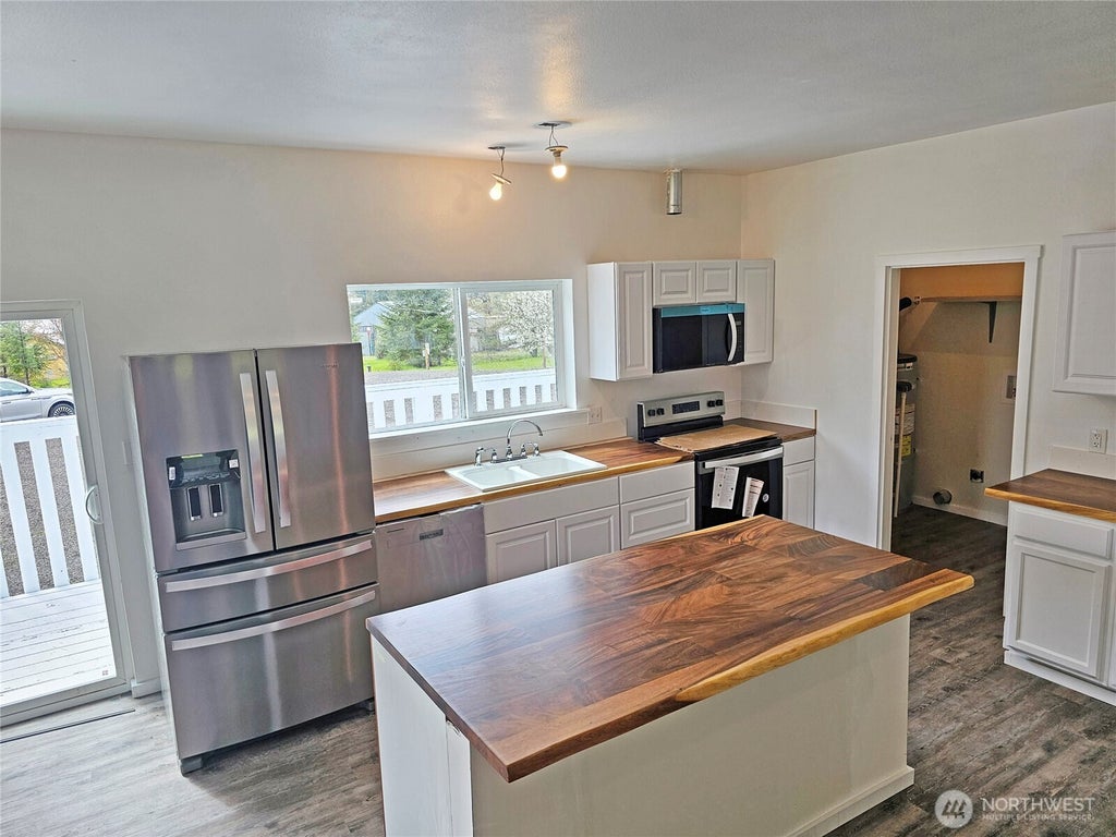 Photo of 113 Leroy Road, Randle, WA 98377 (MLS # 2584803)