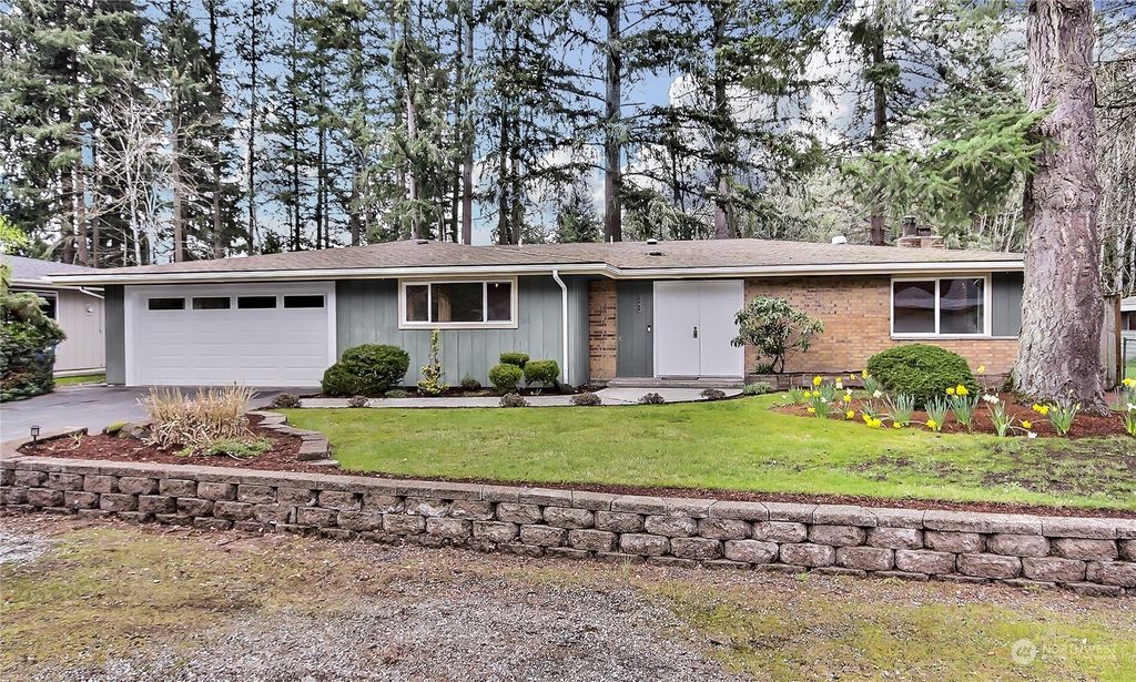 Photo of 13814 139th Avenue SE, Renton, WA 98059 (MLS # 2042037)