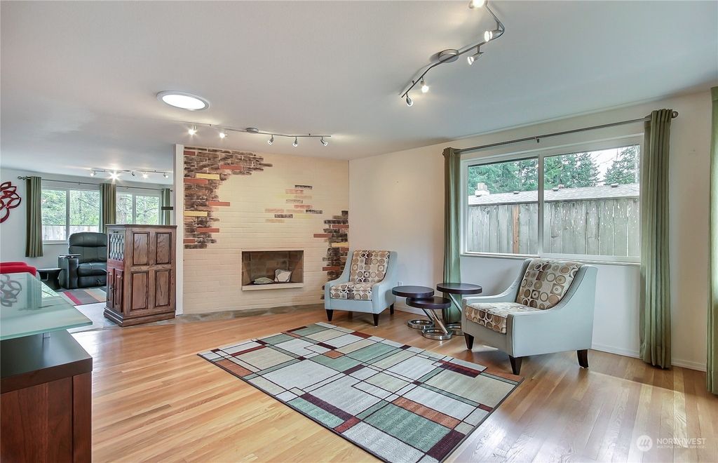 Photo of 13814 139th Avenue SE, Renton, WA 98059 (MLS # 2042037)