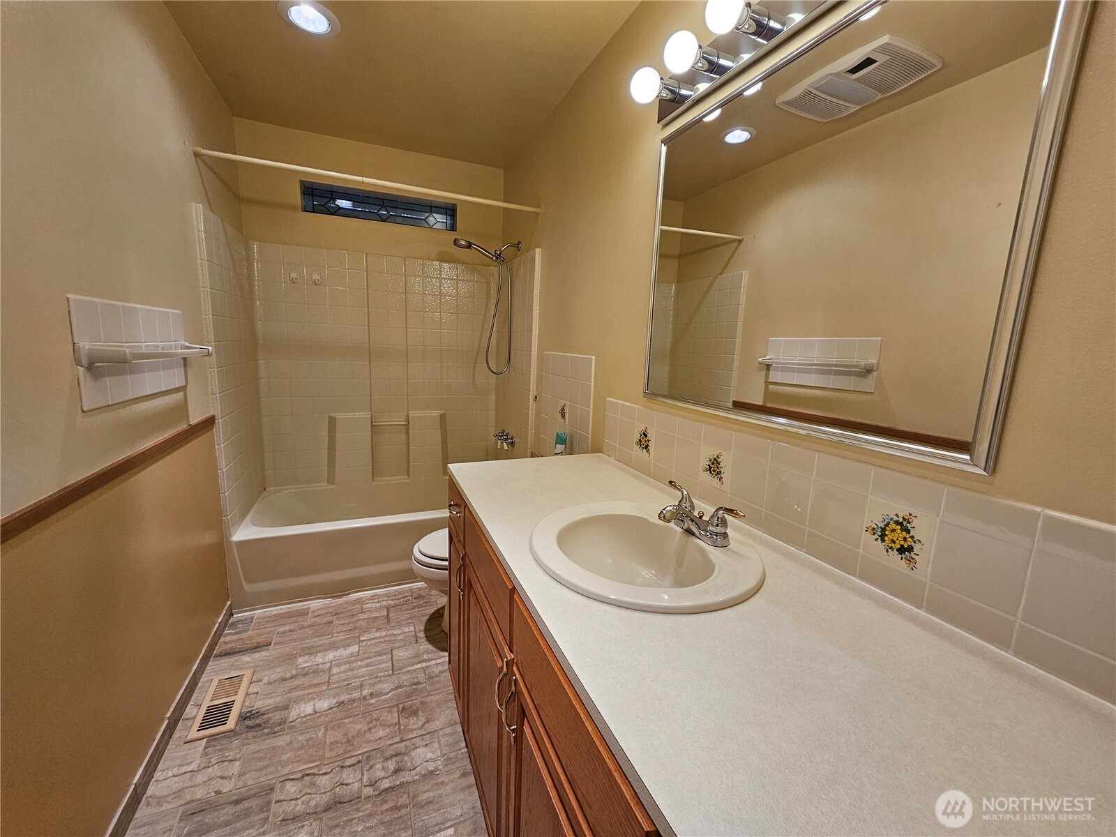 Allyn, Washington 98524, United States, 3 Bedrooms Bedrooms, ,2 BathroomsBathrooms,Residential,Active,252180