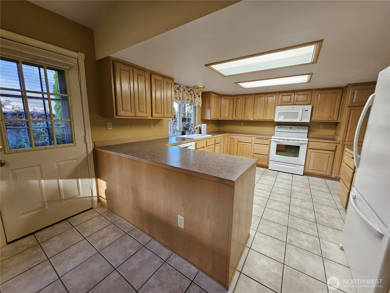 Allyn, Washington 98524, United States, 3 Bedrooms Bedrooms, ,2 BathroomsBathrooms,Residential,Active,252180