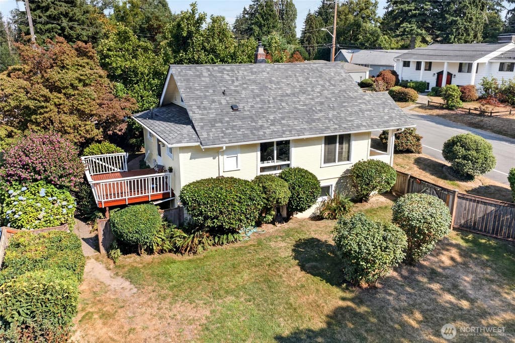 Photo of 906 SW 130th Street, Burien, WA 98146 (MLS # 2567601)