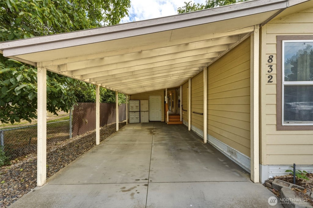 Photo of 832 SE Scenic View Drive, College Place, WA 99324 (MLS # 2555154)